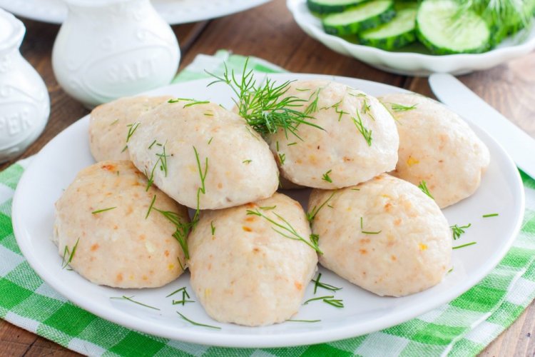 Куриные котлеты с манкой на пару